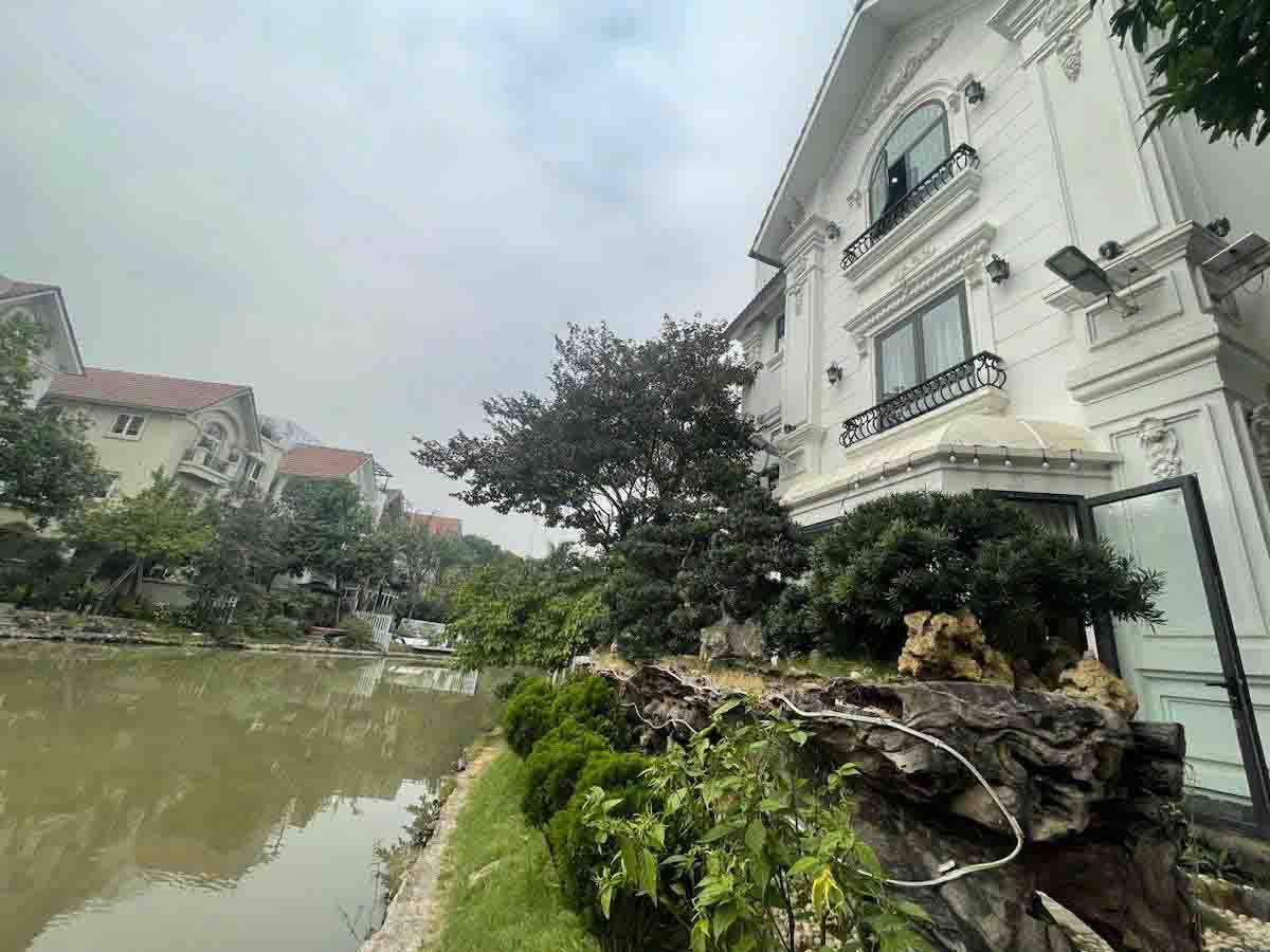 Bán biệt thự Hoa Sữa Vinhomes Riverside – Không gian sống xanh bên sông cho giới thượng lưu