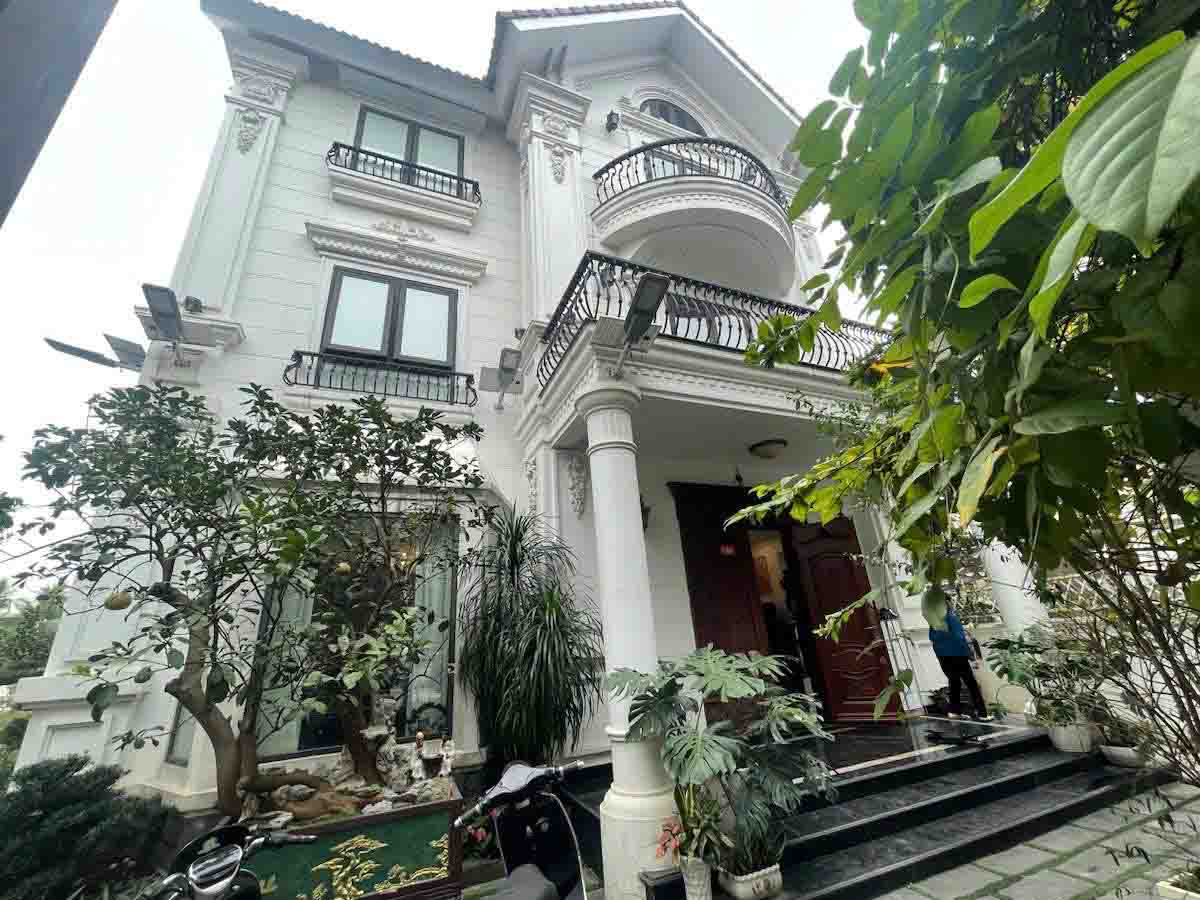 Bán biệt thự Vinhomes Riverside Đơn Lập phân khu Hoa Sữa DT 367m2 đầy đủ nội thất vị trí siêu đẹp giá cực tốt